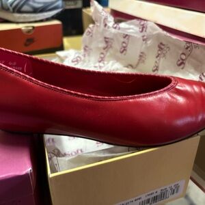 So Soft Women's Classic Red Flats